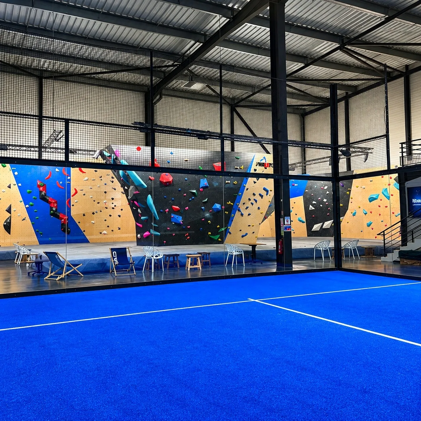 Terrain de padel indoor PADEL N BLOCK équipé de caméras Hikvision