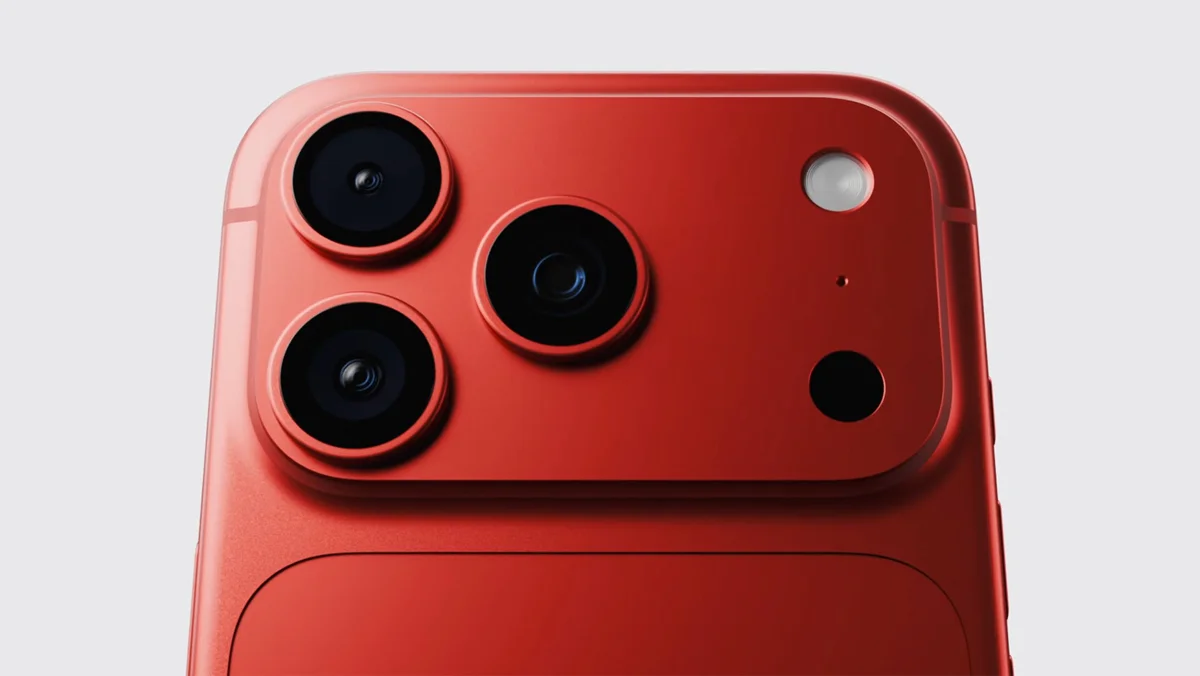 Photo produit : dos d'un smartphone rouge à trois objectifs